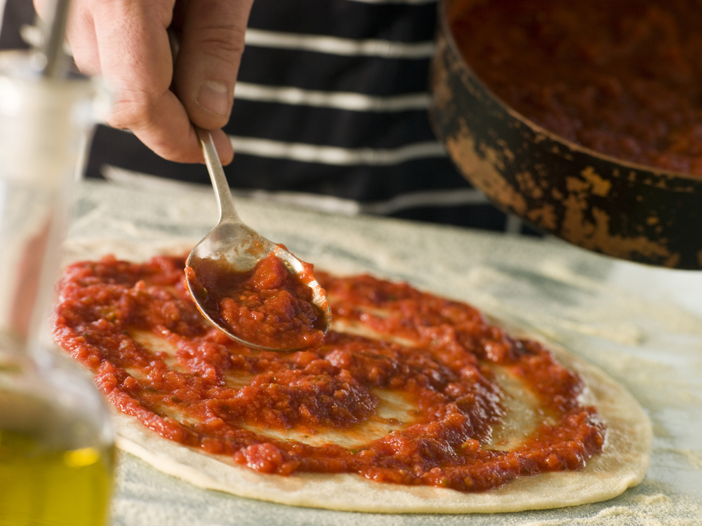 Leckere Tomatensauce für die Pizza